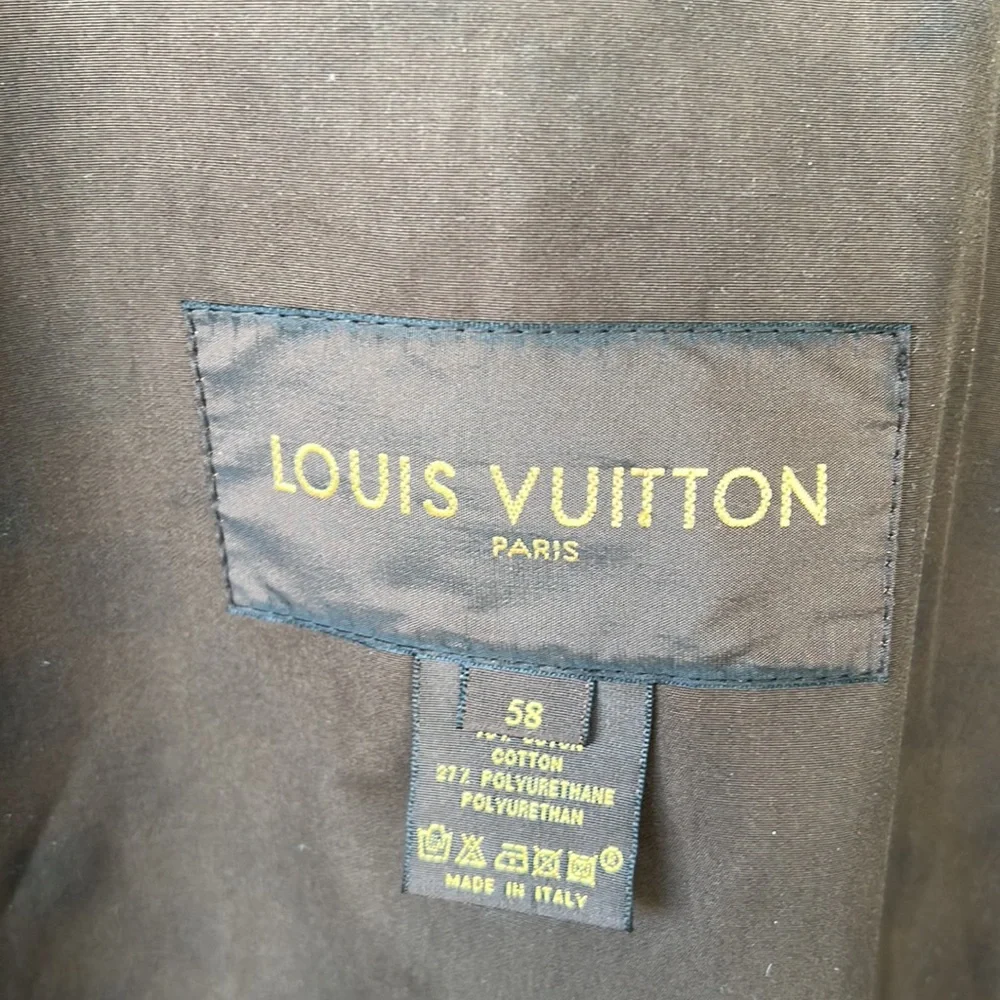 Original Louis Vuitton rain coat - Picture 9 of 14
